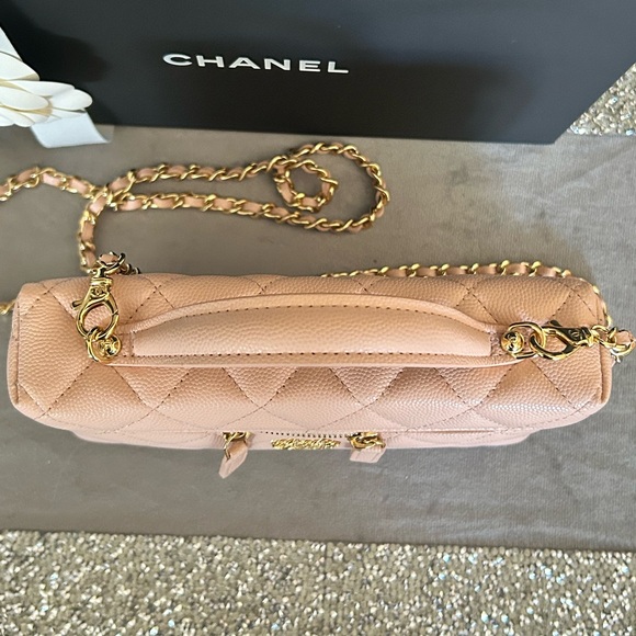 CHANEL (26P) Slim Vanity with Chain Caviar Leather fits Large IPhone - Picture 10 of 16